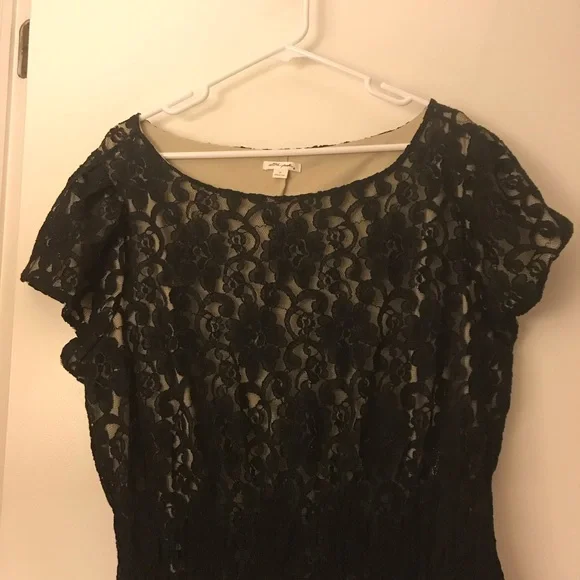 Black Nude Underlay Lace Dress with Waist Cinching - Picture 2 of 7